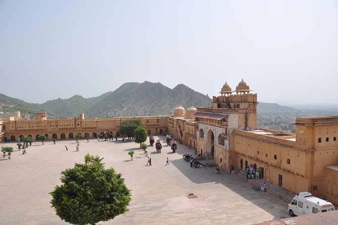 07 Days Golden Triangle Tour with Mathura & Vrindavan - Day 5: Jaipur Full Day, Forts, Astronomy, Palaces, and a Lake-Picture Stop