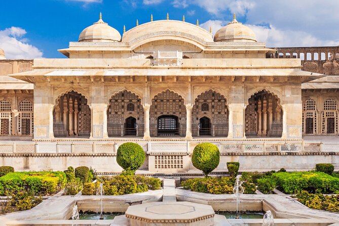 2 Days Private Golden Triangle Tour to Agra and Jaipur From Delhi - Choosing Your Hotel Night in Jaipur, Plus the December Catch