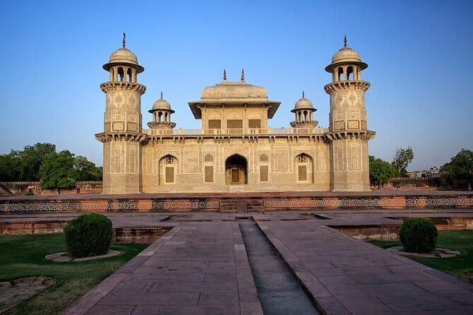 2 Days Taj Mahal Tour and Agra Tour by Car from Delhi - Day 2: Taj Mahal at sunrise, then Fatehpur Sikri