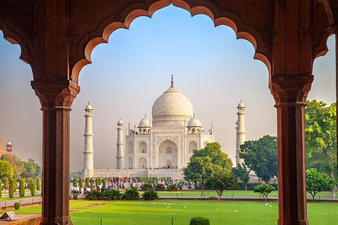 3-Days Private Golden Triangle Tour: Delhi, Agra & Jaipur by Car - Day 1 in Delhi: Qutub Minar to Chandni Chowk on a tight loop