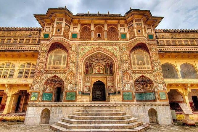 4 Days Luxury Golden Triangle Tour to Agra and Jaipur From Delhi - The Guide and Driver Details That Make This Feel Luxury
