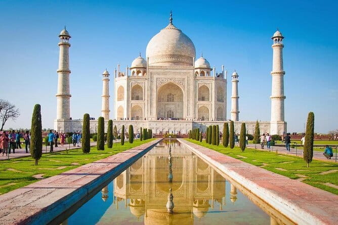 4 Days Private Golden Triange Tour to Agra and Jaipur from Delhi - Day 3 in Jaipur: City Palace, Hawa Mahal, Jantar Mantar, and the Water Palace pause