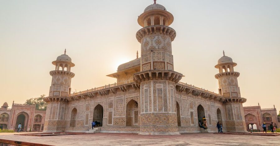 4-Days Private Golden Triangle Tour: Delhi, Agra & Jaipur - Jaipur Day 3: Forts, Palaces, and Big Views With a Guide