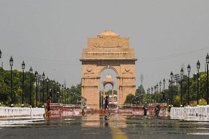 5-Day Golden Triangle Delhi Agra Jaipur Tour with Leopard Safari - Day 3: Jaipur icons, from Hawa Mahal to City views