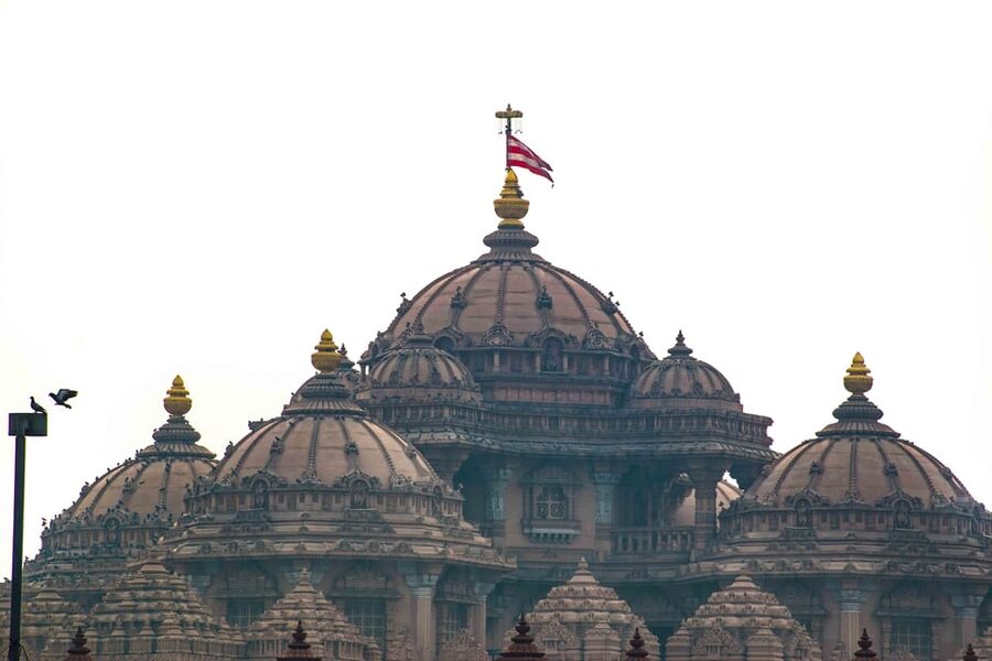 5-Hour Half-Day Delhi Temple Tour with Pick-Up & Drop-Off - Iskcon Temple: Krishna and Radharani through devotion
