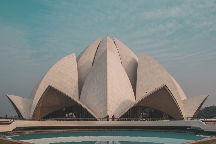5-Hour Half-Day Delhi Temple Tour with Pick-Up & Drop-Off - Akshardham Temple in one hour: stonework scale and its 2005 milestone