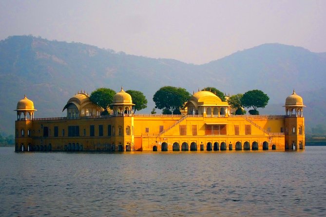 6 Day Delhi Agra Jaipur Udaipur Tour-Golden Triangle with Udaipur - Day 3 Jaipur: Amber-style fort views, City Palace, Hawa Mahal photos, and Jantar Mantar