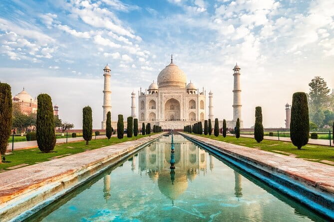 6-Day Golden Triangle Tour with Ranthambore Tiger Safari - Day 1 in Delhi: India Gate, Qutub Minar, and the peaceful Lotus Temple