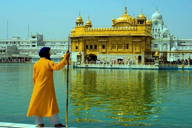 6 Days Golden Triangle with Ranthambore & Varanasi Tour - Varanasi at first light: Ganges boat ride and Ganga Aarti at Dashashwamedh Ghat
