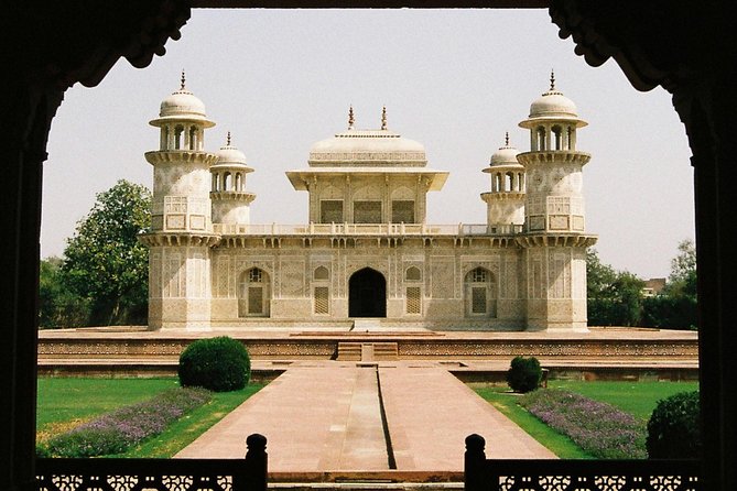 8 Days India Golden Triangle Tour With Varanasi - New Delhi arrival and the value of a ready-to-go pickup