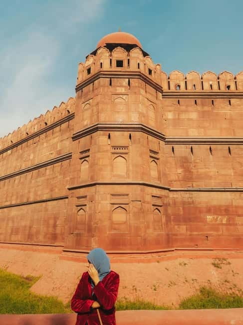 A full-day tour of Old & New Delhi Monument Express Entry - India Gate, a War Memorial That Changes the Mood