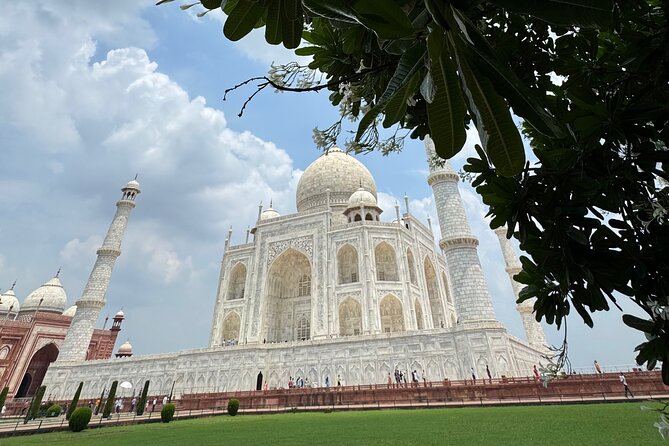 Agra Private Day Tour with Guide and Transportation - Lunch Reality and Smart Packing for a 10 to 12 Hour Day