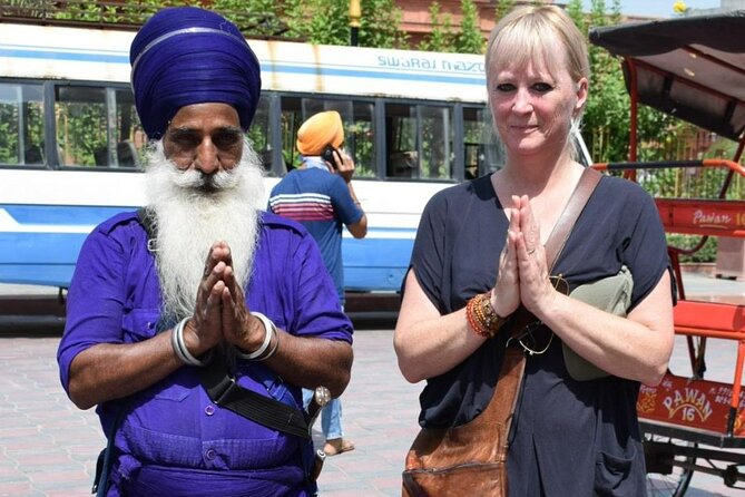 All Inclusive Full Day Old and New Delhi Tour with Entrance - Gurudwara Bangla Sahib and India Gate: two very different kinds of calm