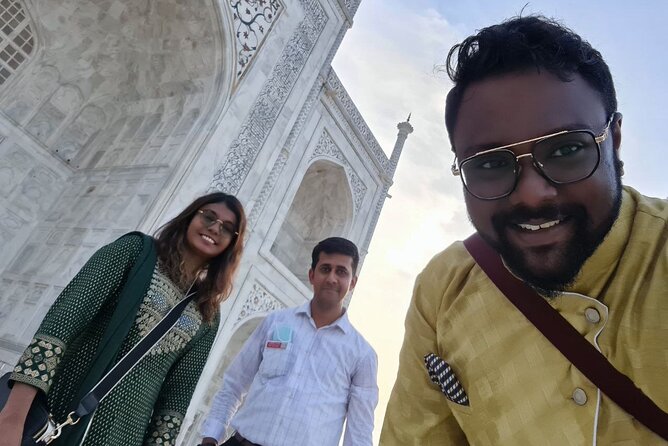 All Inclusive Same Day Trip to Taj Mahal & Agra Fort from Delhi - Who will guide you, and how the service tends to feel