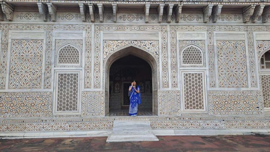 All-Inclusive Sunrise Taj Mahal, Agra Fort & Baby Taj Tour - Price and value at around $10 per person