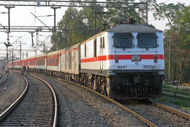 All Inclusive Taj Mahal & Agra Fort Tour from Delhi by Express Train - Agra Fort in one hour: big scale, tight pacing