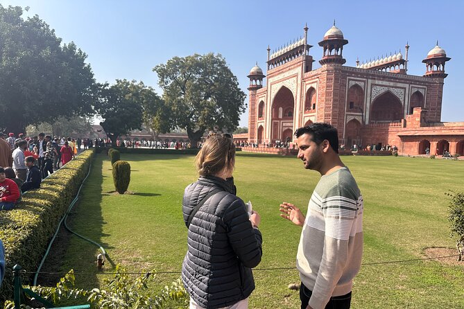 All Inclusive Taj Mahal & Agra Tour by Superfast Train From Delhi - Lunch at DoubleTree by Hilton Agra: a real sit-down pause