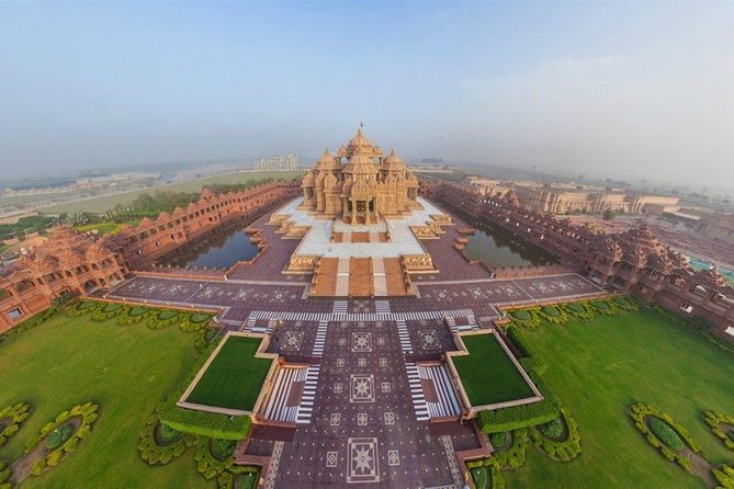Best-Selling Private Taj Mahal & Agra Fort Day Trip from Delhi - Lunch at DoubleTree by Hilton Agra: A Real Break in the Middle