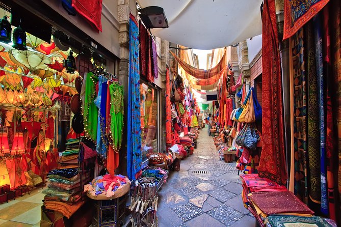 Bustling Markets of Delhi (Guided Half Day Shopping Tour) - Pickup, Air-Conditioned Comfort, and How the Tour Stays Manageable