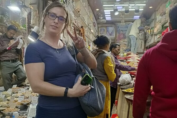 Customized Half Day or Full Day Delhi Shopping Tour with Female Consultant - The Old Delhi lineup: Dariba Kalan, Kinari Bazaar, and Chandni Chowk lanes