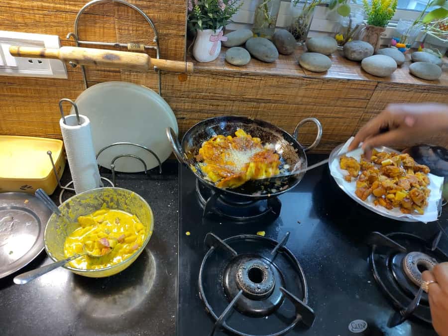 Delhi: AI Cooking Class and Much More in a Local Family Home - Visiting the sacred Hindu temple inside the home shrine