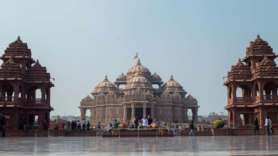 Delhi: Akshardham Temple, India Gate & Safdarjung Night Tour - Safdarjung Tomb after dark: Mughal symmetry in a quiet garden