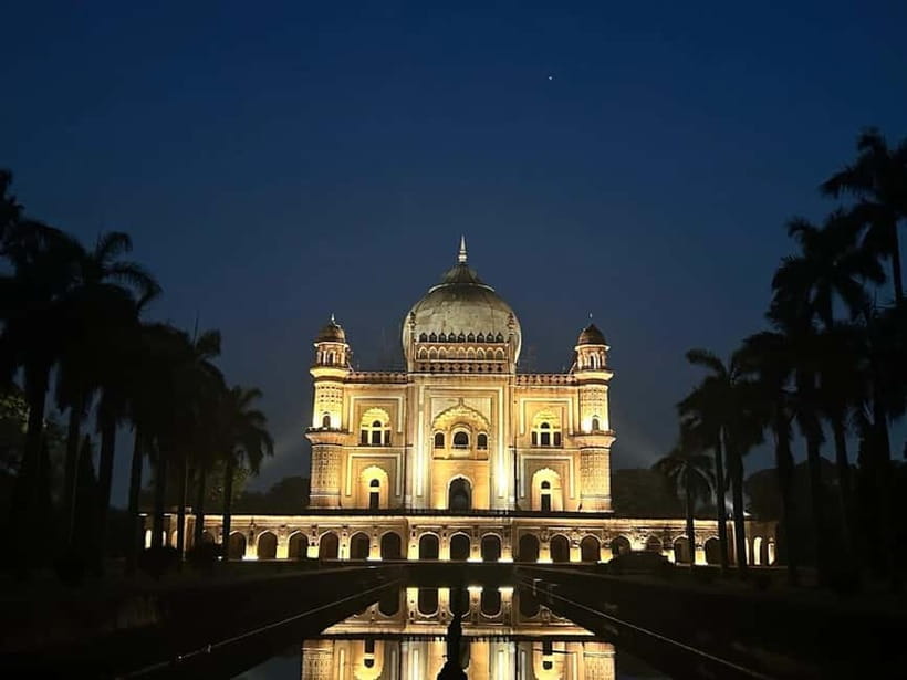 Delhi: Akshardham Temple, India Gate & Safdarjung Night Tour - Should you book Akshardham, Safdarjung Tomb, and India Gate at night?