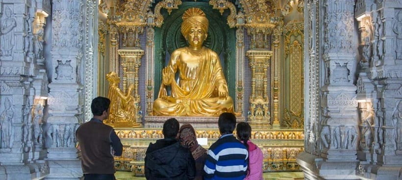 Delhi: Akshardham Temple Tour with Light and Water Show - Akshardham Temple: what the guided part actually does for you