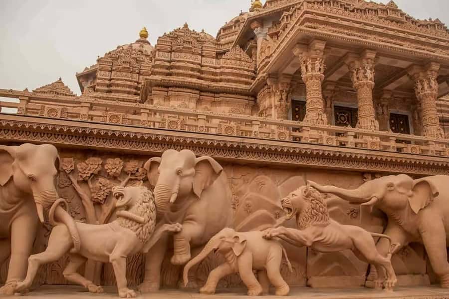 Delhi: Akshardham Temple Tour with Water & Light Show by Car - Quick hits before you go