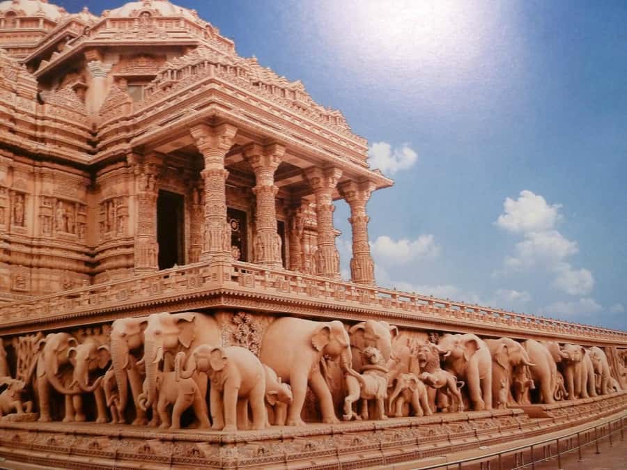 Delhi: Akshardham Temple Tour with Water & Light Show by Car - Akshardham Temple, why people come for the scale and the carvings