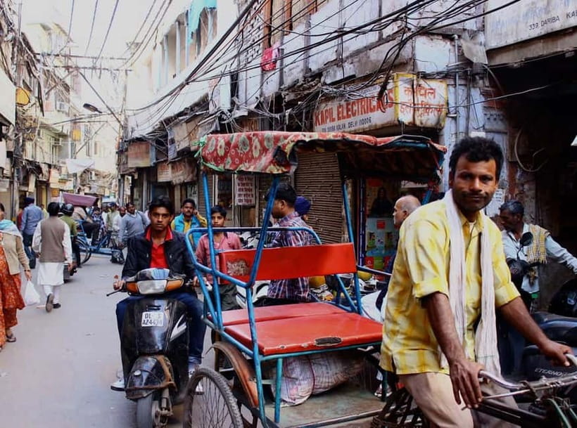 Delhi: City Tour of Old Delhi & New Delhi with Private Guide - How this Old Delhi and New Delhi tour really saves you time