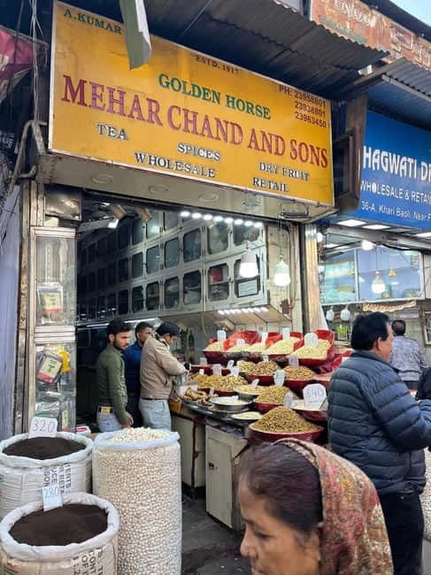 Delhi: Customized Shopping Tour with Female Consultant - Kinari Bazaar and Khari Baoli, Wholesale Finds and the Spice Market Reality Check