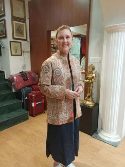 Delhi: Customized Shopping Tour with Female Consultant - Shopping Beyond Old Delhi, From INA Market to Sarojini Nagar