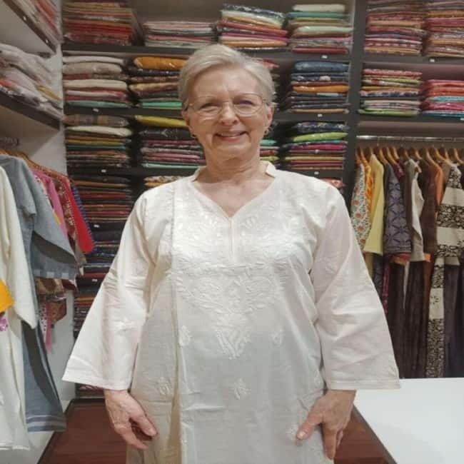Delhi: Customized Shopping Tour with Female Consultant - Street Food Stops, What You Can Expect to Taste