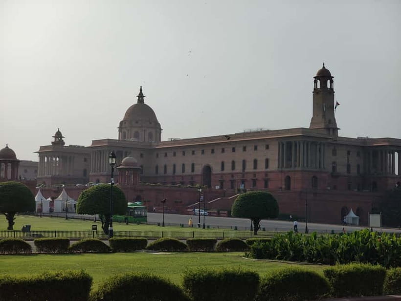 Delhi Diaries: Chaos, Culture & Charm - Quick stops that matter: Agrasen ki Baoli, Red Fort pass-by, and timing