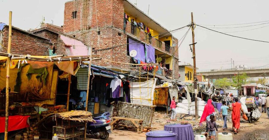 Delhi: Ethical Sanjay Colony Slum Tour - Meeting up near Harkesh Nagar or Rajiv Chowk, then getting oriented
