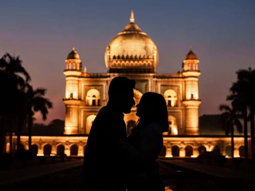 Delhi: Evening City Tour with Private Guide By Car - Pickup, private car, and beating the evening chaos