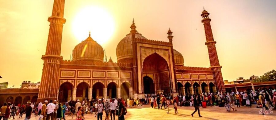Delhi: Evening Tour of Old Delhi City with Guide - Khari Baoli Spice Market Smells and Photo Stops