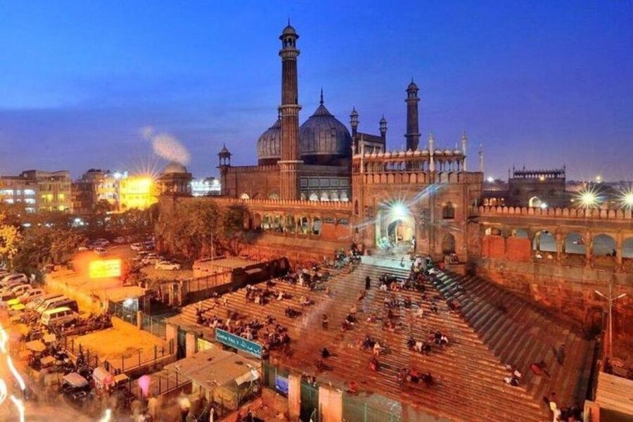 Delhi: Evening Tour of Old Delhi City with Guide - Sikh Landmarks: Gurudwara Sis Ganj Sahib and Quiet Contrast