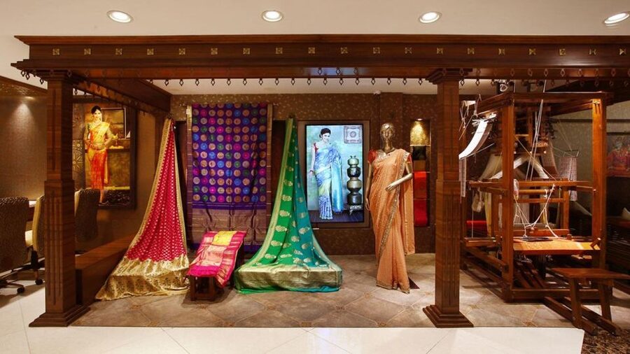 Delhi Exclusive Guided Shopping Tour in AC car and transfers - Shopping-First in Lodhi Art District, with AC and Private Door-to-Door