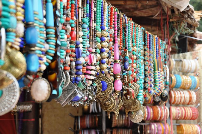 Delhi Flea and Street Markets Tour - Sarojini Nagar Market: bargain clothes and footwear with less stress