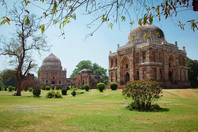 Delhi Full Day Sightseeing by Car - The route: how the day flows from Mughal gardens to modern worship