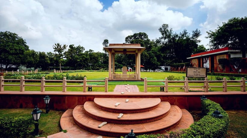Delhi: Gandhi Museum & Raj Ghat Private Guided Tour - Raj Ghat: The Calm Walk to the Hey Ram Memorial