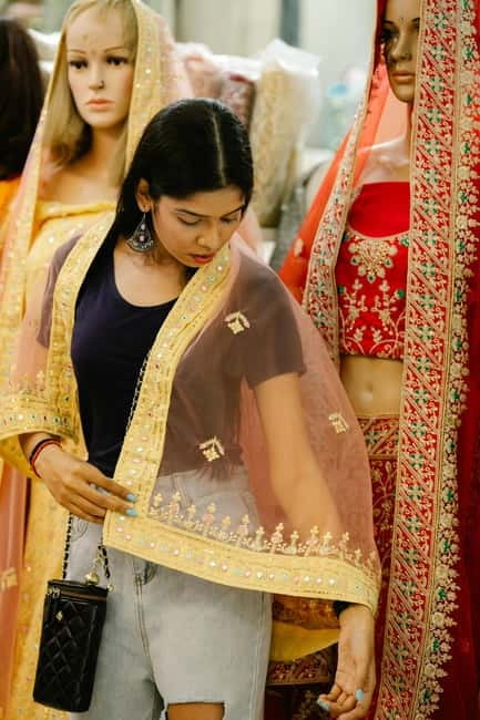 Delhi: Guided Shopping Tour Experience with Female Expert - Key Highlights You Should Know Before You Go