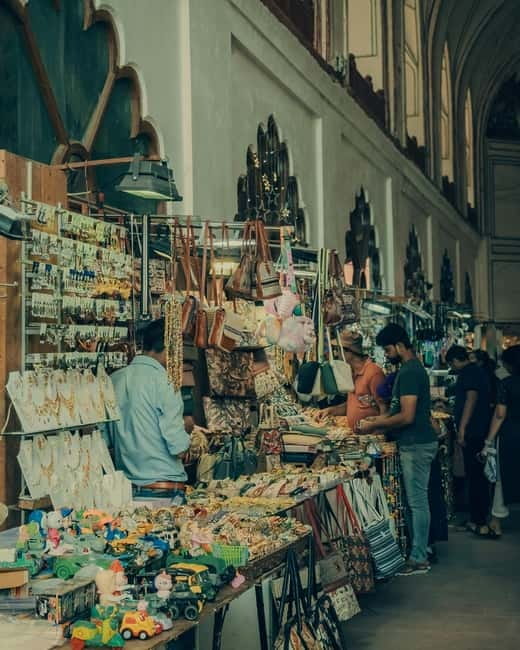 Delhi: Guided Shopping Tour Experience with Female Expert - Female-guided shopping in Delhi: confidence in the middle of the markets