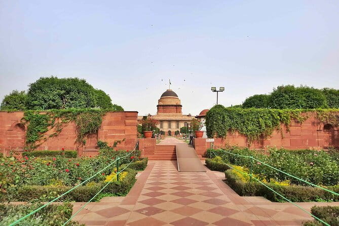 Delhi: Half day Old and New Delhi Tour on Iconic Landmarks - Red Fort: a Mughal power statement, with quick orientation time