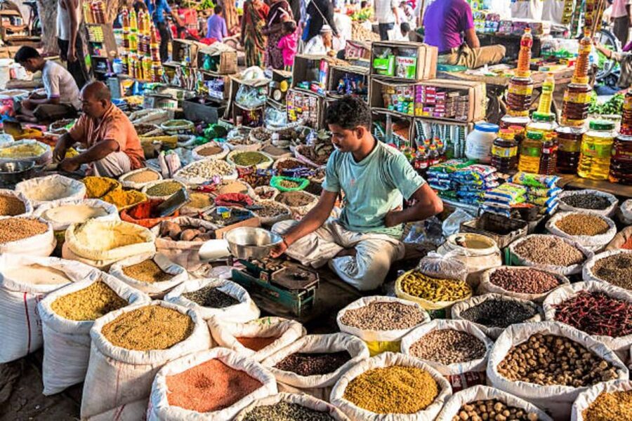 Delhi: Half day Shopping tour with guide by car. - Price and value: what $2.47 per person really means in practice