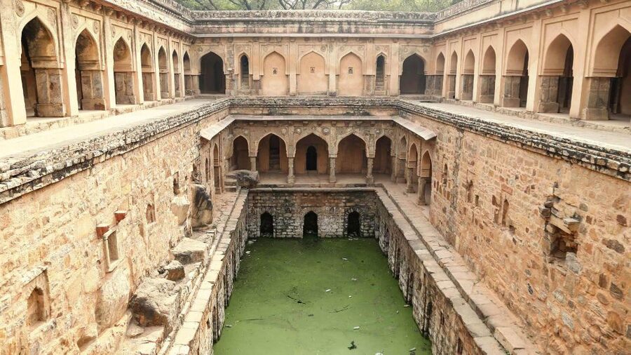 Delhi: Heritage Night Walking Tour with Food Tasting - Guide and driver quality: what the praise points to