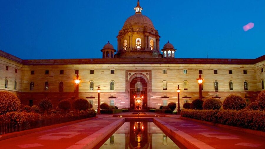 Delhi: Heritage Night Walking Tour with Food Tasting - Rashtrapati Bhavan pass-by: Lutyens and Baker in 15 minutes