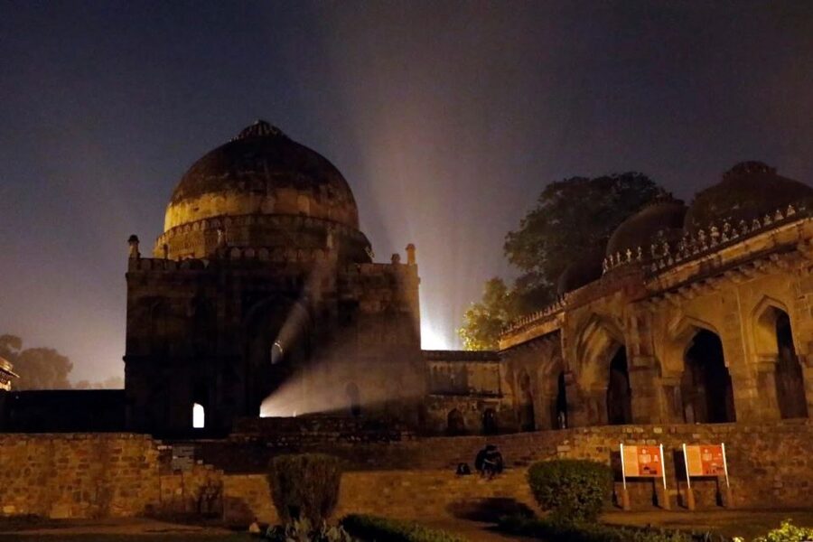 Delhi: Heritage Night Walking Tour with Food Tasting - Agrasen ki Baoli: an ancient stepwell with a real timing catch